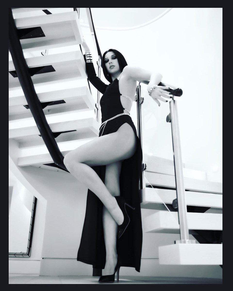 A sneak peek from last night’s STELLAR #rossariogeorge #fashioneditorial shoot featuring our newest beauty IRINA! 

#fashionshoot #fierce #rgstyle #vogue #voguemagazine #style