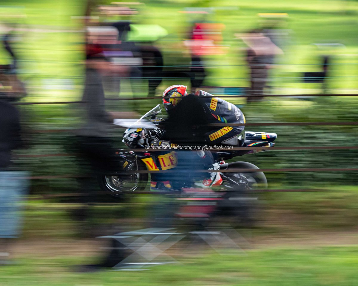 Stevemc1613's tweet photo. #flyingintotheweekend with @ConrodIOM @PadgettsRacing1 @ttracesofficial #conkertrees #lovett https://t.co/7OecvZOYI0