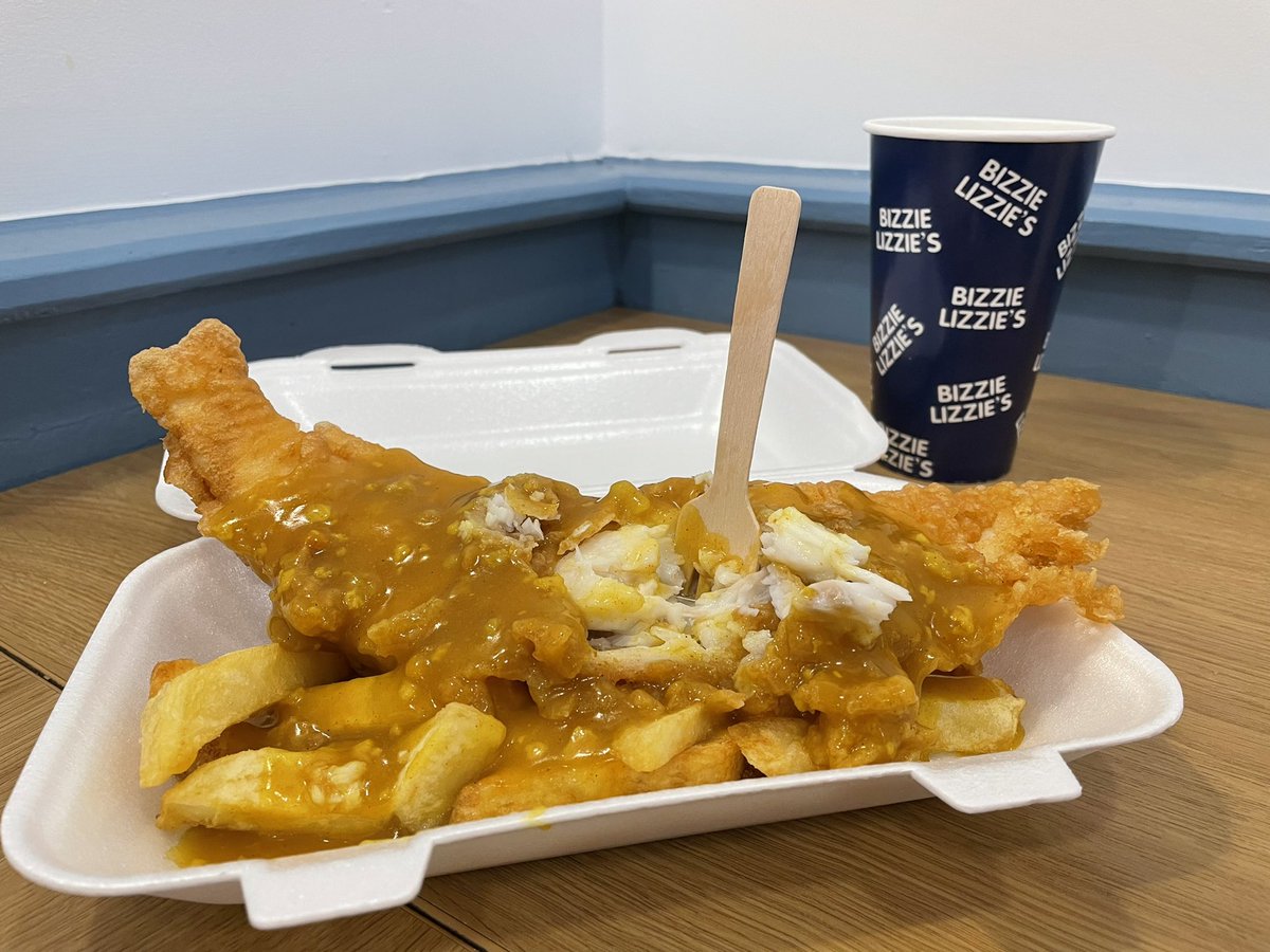s_parso's tweet photo. Fish and and chips on a Friday in Skipton. Where else but Bizzie Lizzie 😎#itsthelaw #fishandchips Thank you @LoveFish_Chips #justenoughforme #crispybatter https://t.co/2xSJm4gPKg