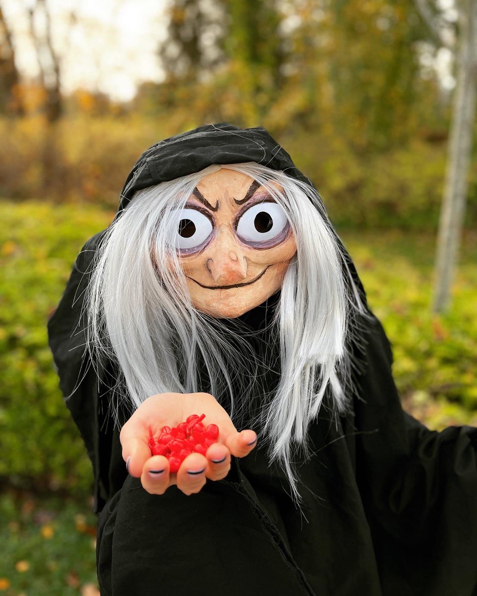 Perronnah's tweet photo. When you can’t decide on one costume, so you make a 2-in-1! ✨ I love Halloween and I had so much fun making this costume! I was handing out tiny #LEGO apples to people in the office.. they seemed hesitant for some reason 🍎 https://t.co/ZfYByHGqpT