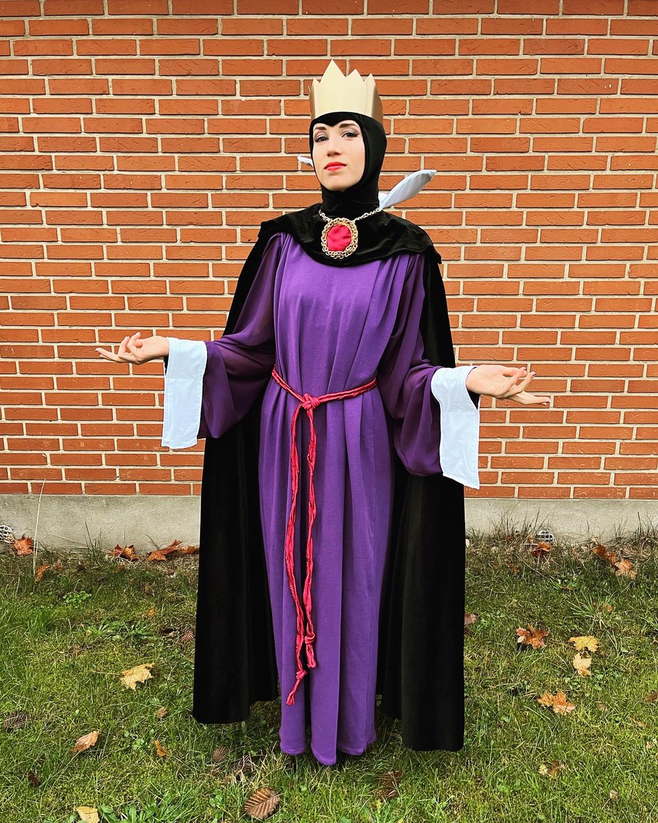 Perronnah's tweet photo. When you can’t decide on one costume, so you make a 2-in-1! ✨ I love Halloween and I had so much fun making this costume! I was handing out tiny #LEGO apples to people in the office.. they seemed hesitant for some reason 🍎 https://t.co/ZfYByHGqpT