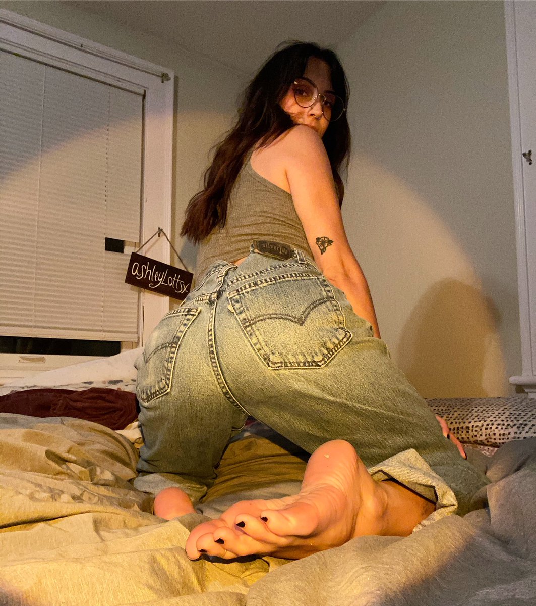 Ashley Lotts on Twitter: "In my silver tab Levi’s 💕"