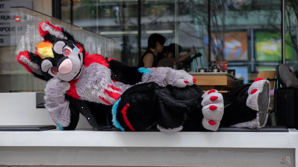 solobewolf's tweet photo. 当你凝视着黑暗，黑暗也在凝视着你.#FursuitFriday https://t.co/BudWFz6L58