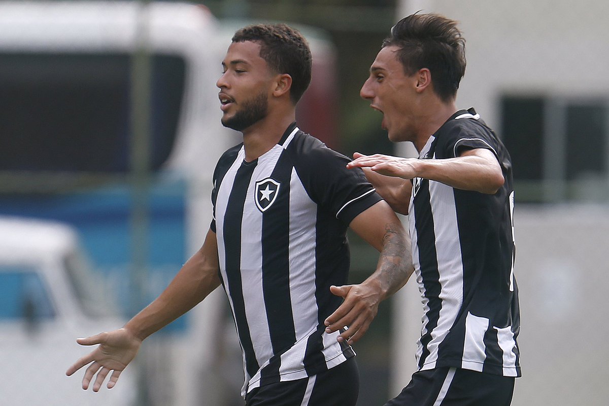 Copa Rio/OPG Sub-20: Intervalo de jogo no CEFAT. Botafogo vai vencendo o Fluminense por 1 a 0. #VamosBOTAFOGO #CopaRioOPGSub20 🔥 ⚽️ Felipe 📸: Vitor Silva/BFR 📺 Acompanhe na BOTAFOGO TV 🔗 youtu.be/aFqeFScmwFk