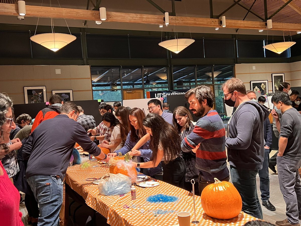 SenaLHM's tweet photo. Hard labor, fun times, science wins #CompBioInfoUTSW https://t.co/fQvITjVF7H