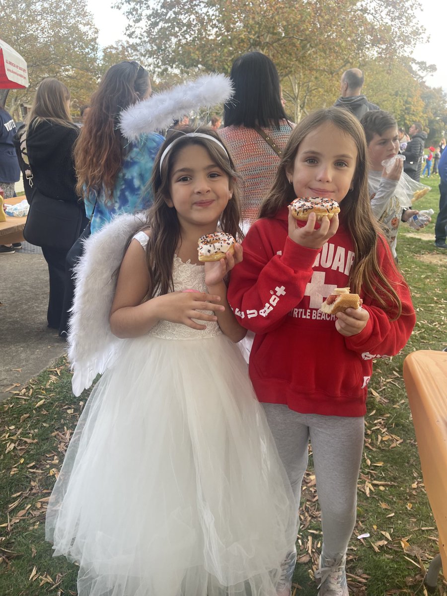 PrncipalBeekman's tweet photo. Having so much fun at the Fall Festival! Thank you Pulaski PTA! https://t.co/0lkXoZ7sLY