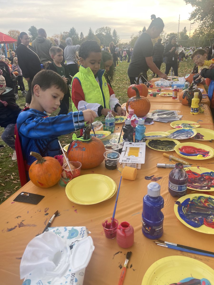 PrncipalBeekman's tweet photo. Having so much fun at the Fall Festival! Thank you Pulaski PTA! https://t.co/0lkXoZ7sLY