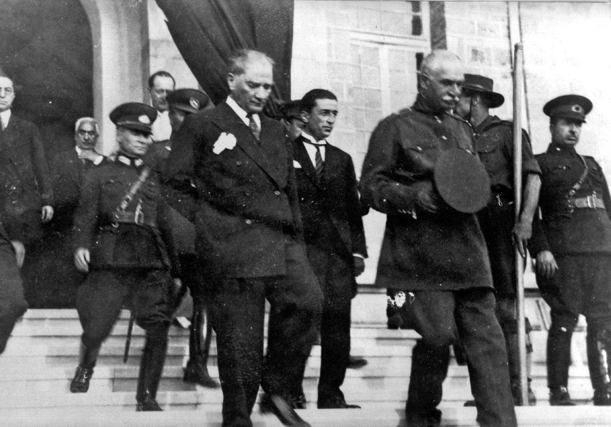 Cumhuriyet, Türk Milleti’nin refah ve yükselmesi yolunda asırların görmediği başarılara erişti. Asla şüphe yoktur ki Cumhuriyet’in gelecek evlatları, bizden daha çok refaha kavuşmuş ve bahtiyar olacaklardır. -Mustafa Kemal Atatürk