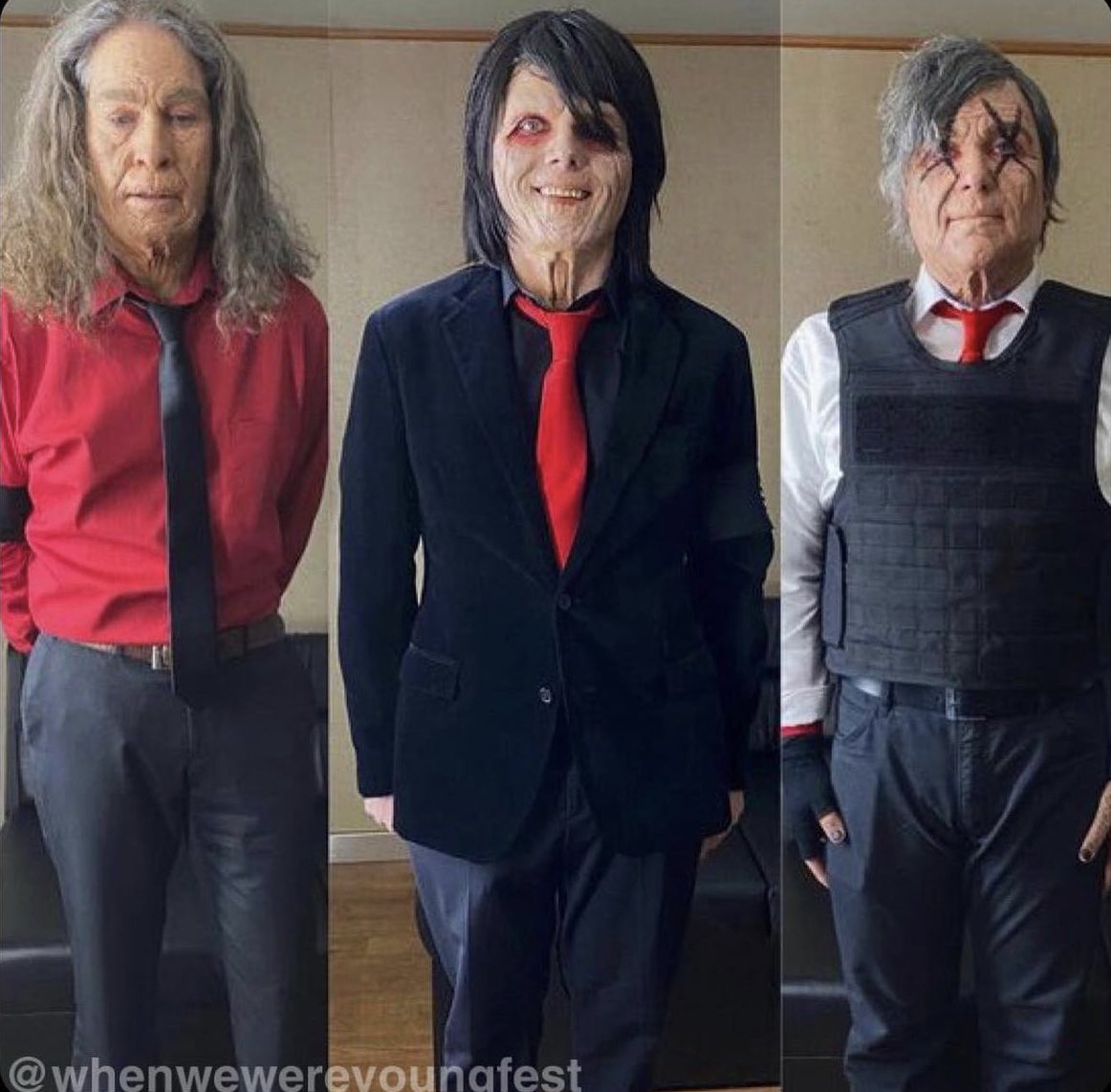 - ¿Ya ves, mamá? ¡No era sólo una fase!

- Sí, hijo, no te muevas te voy a tomar una foto con tus amigos