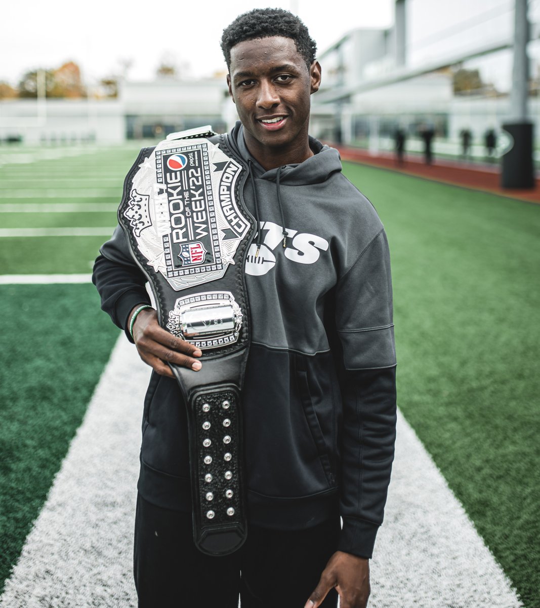 nyjets's tweet photo. Updated @pepsi Zero Sugar Rookie of the Week Belt count:

Jets: 5
@iamSauceGardner: 2
Other NFL teams: 2 https://t.co/rfBXwNIGi7