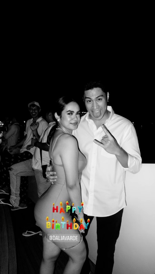 290922 | Jeremiah's IG Story

Belated happy birthday to our girl! 💙

#DaliaVarde | #JeremiahLisbo | #DalMiah