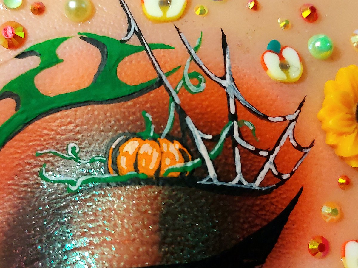 Forgotten Pumpkin 🎃 (2022)
<a href="/gavissibeauty/">Gavissi Beauty</a> <a href="/makeupritualz/">Makeup Ritualz</a> <a href="/madebymitchelll/">madebymitchell</a> @blendbunnycos <a href="/KissProducts/">KISS Products</a> #pumpkin #Halloween #makeupartist #Rhinestone #spiderweb