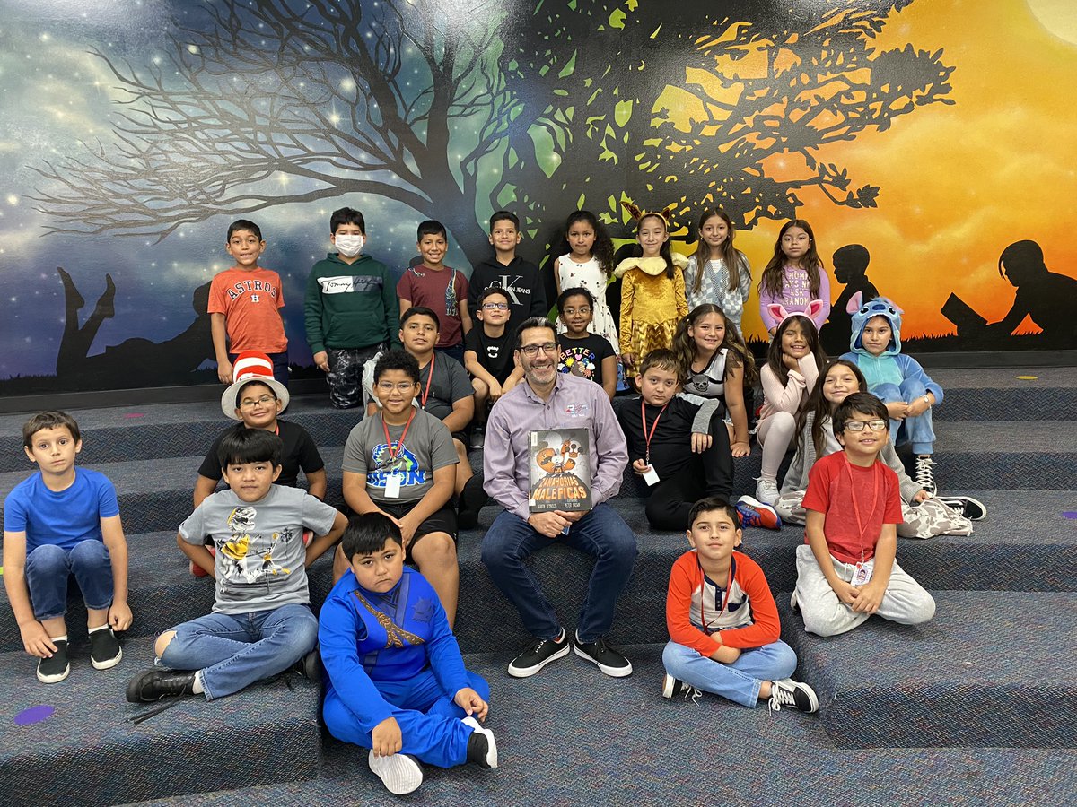 cvperez74's tweet photo. Our Booktacular Day was extra fun with our Special Guest Readers! Thank you so much for reading to our Bison 💙💚 🦬  They loved it! @ThomasHancockES @pisdesela https://t.co/WMyMwOWYPg