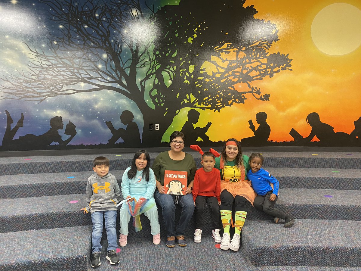 cvperez74's tweet photo. Our Booktacular Day was extra fun with our Special Guest Readers! Thank you so much for reading to our Bison 💙💚 🦬  They loved it! @ThomasHancockES @pisdesela https://t.co/WMyMwOWYPg