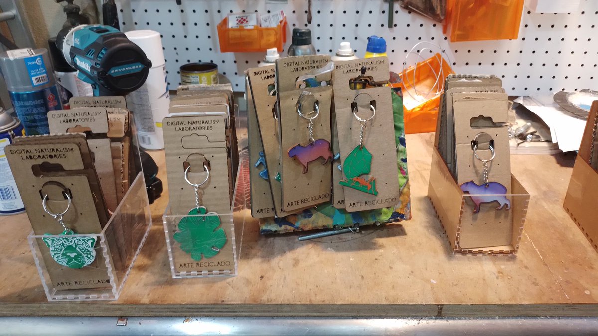 GOSHCommunity's tweet photo. Beatiful art and plastic jewelry comes out of the upcycling process in #Dinalabs #Gosh2022 https://t.co/2Y978qynnF