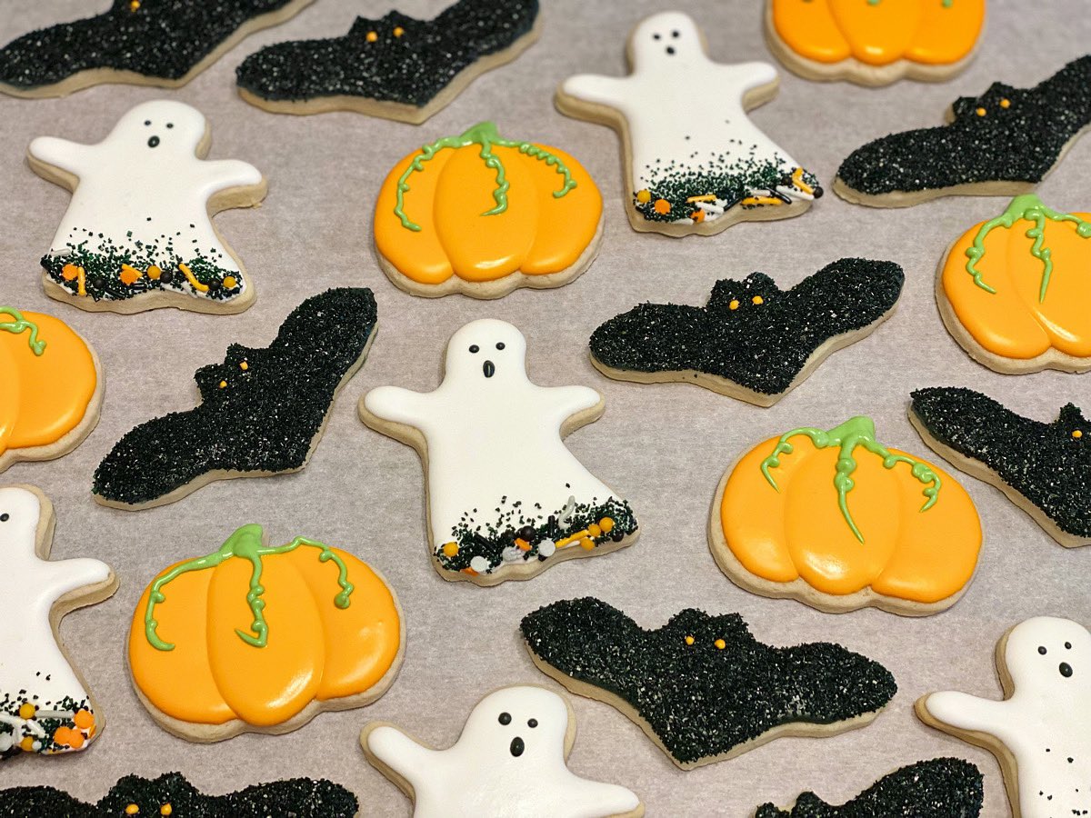 HomeMixin's tweet photo. Who’s feeling spooky? 🎃👻🦇 https://t.co/ISWk5jNFTE