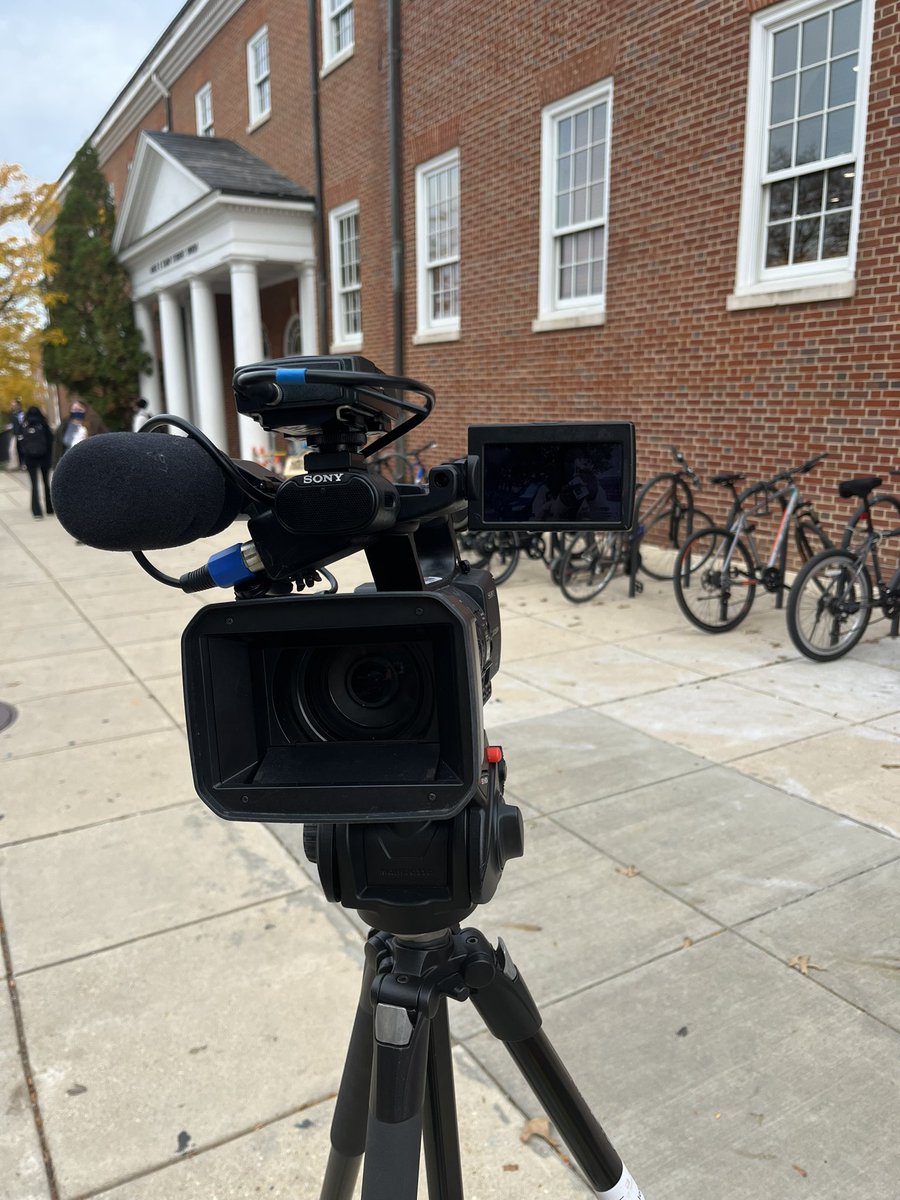 TolulopeOnTV's tweet photo. The most humbling thing ever: recording a standup outside of Stamp at least 36 times 🤦🏾‍♀️ https://t.co/uXIBWiDXNB