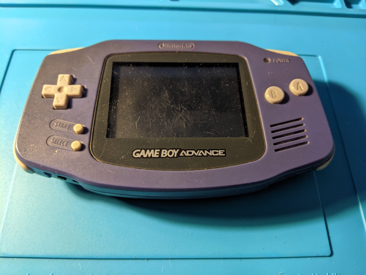 marshallbe4ts's tweet photo. Nada mejor para terminar bien la semanita que un pequeño mod de una vieja gameboy advance https://t.co/xS1XHOXX5m