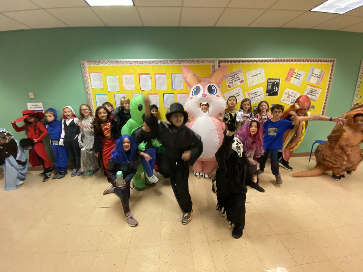 third grade at the parade ! <a href="/Tuckahoe3rd/">Tuckahoe 3rd grade</a> @TuckahoeAP <a href="/MsArzoo3/">Ani Arzoomanian</a>