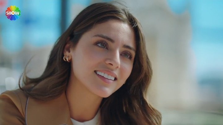 SilaTurkogluBR's tweet photo. Como era de se esperar, Sıla deu um show de atuação no primeiro episódio de Kızılcık Şerbeti. Foi uma estreia e tanto!

#SılaTürkoğlu #KızılcıkŞerbeti https://t.co/eMFQBrXMcM