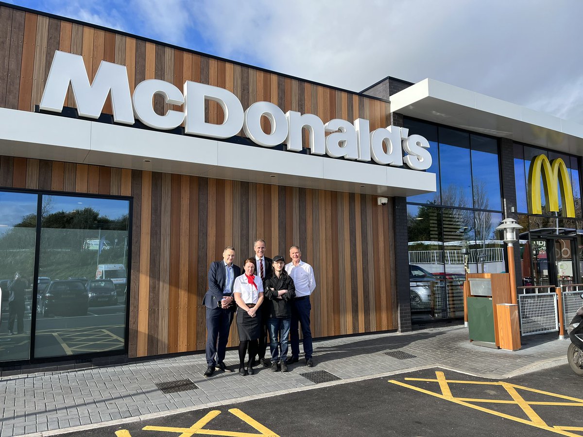Thanks to the new @McDonalds Maghull franchise owner, Mark Blundell for showing me round and introducing me to his fantastic team. Great to see Mark’s commitment to pay over the living wage. Good luck to everyone at the Maghull restaurant!