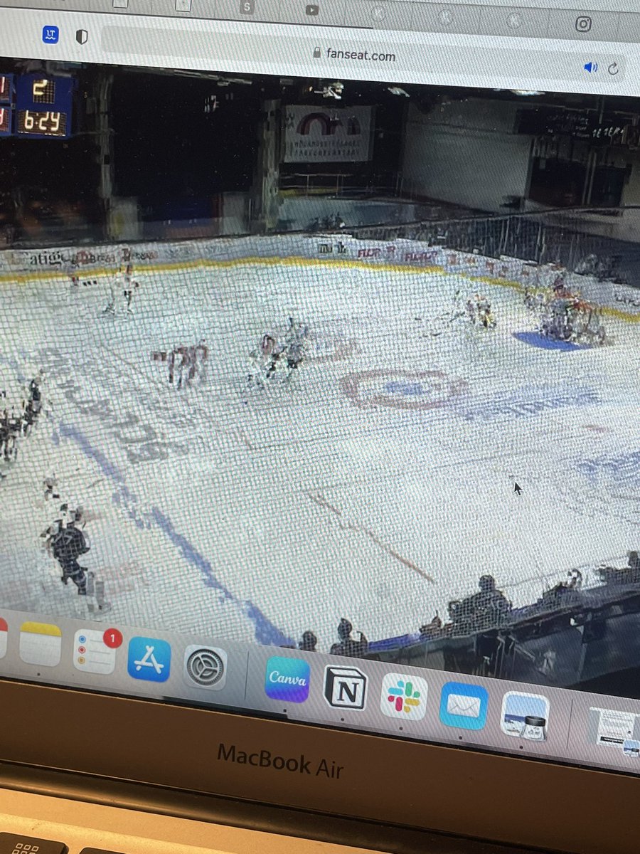 justine_chkff's tweet photo. @FANSEAT_FR … le match MULHOUSE VS GRENOBLE… vous abusez-là… 

Je me demande quand je vais pouvoir regarder un match jusqu’à la fin https://t.co/58hnydDsyB
