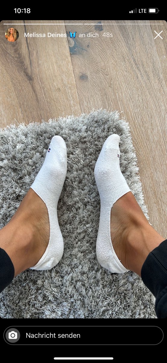 Herrinjasmin2's tweet photo. Los ihr Maden!! Ich war gerade im Fitness und meine Socken stinken wer möchte sie kaufen ??! @moneyslave @paypig @findom https://t.co/e9NE23Tny9