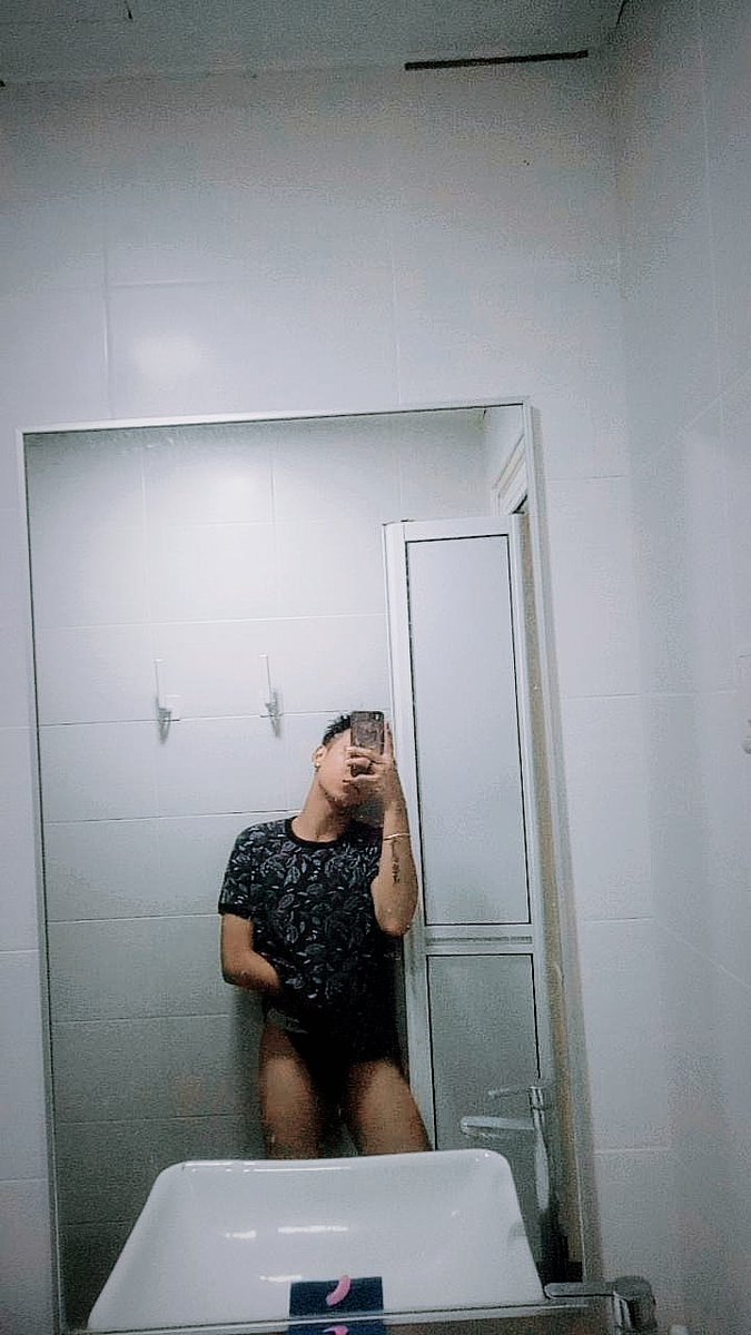 Syaf_Raj's tweet photo. Awake . 😈 biasa lh klau sesorg cepat bngun sbb x de org yg nk temankn cuddle 😕 https://t.co/M5egt9RSSC