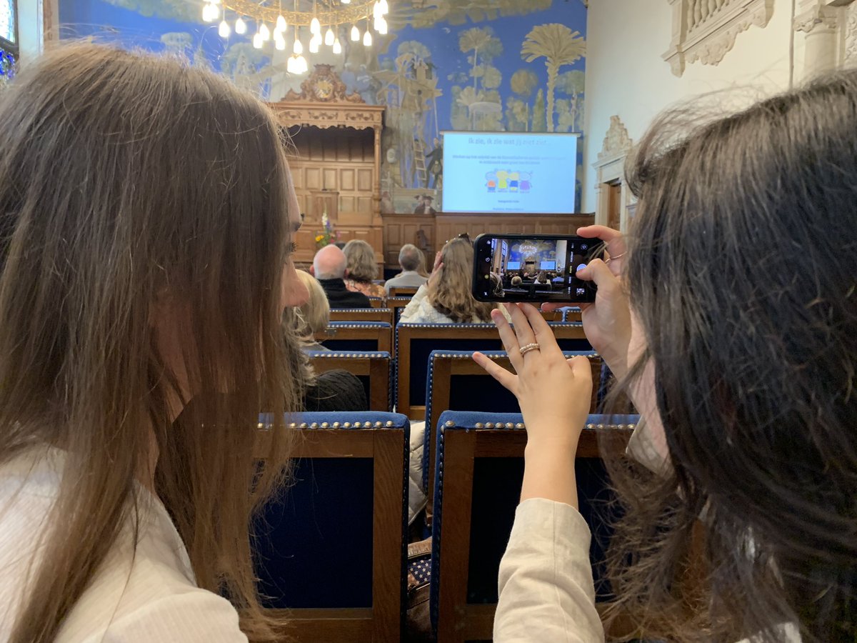 Our Twitter team in action at Hinke’s inaugural lecture <a href="/PopResGroningen/">Population Research Centre</a>