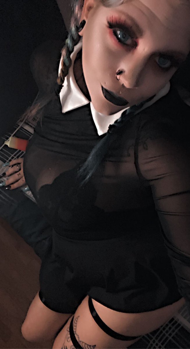 dillonxstrange's tweet photo. My first #Halloween look this year. #Wednesday #wednesdayaddams #TheAddamsFamily #CashAppHalloween https://t.co/ihoB1QWa3m