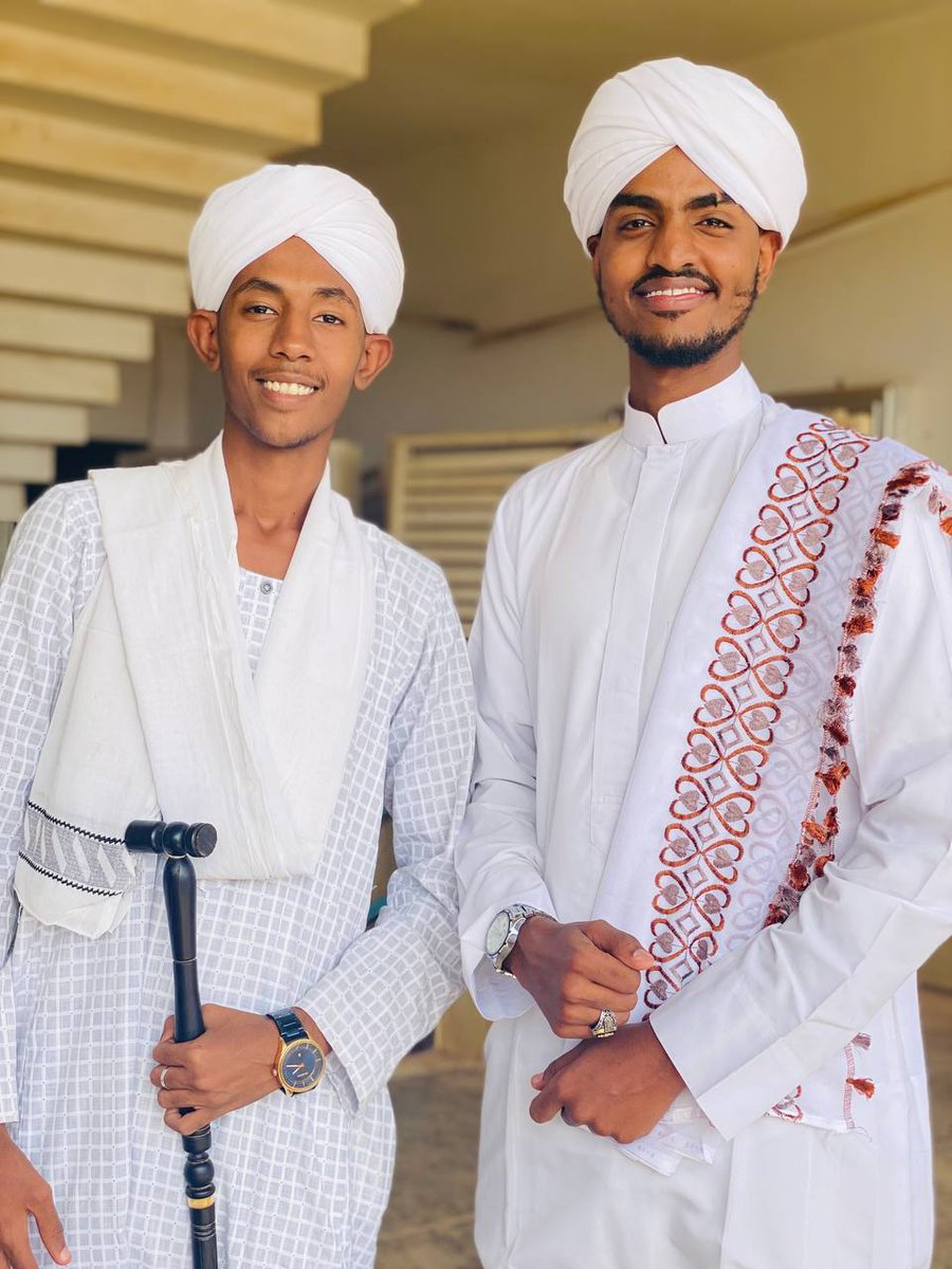 AhmedHa22416097's tweet photo. ما كنت ناوي أشارك بس الجلاليب استفزتني شديد وفورت دمي 😂
اهو لبست  الأبيض زي ما قلتو لي 💁‍♂️ https://t.co/rme4prfNyA