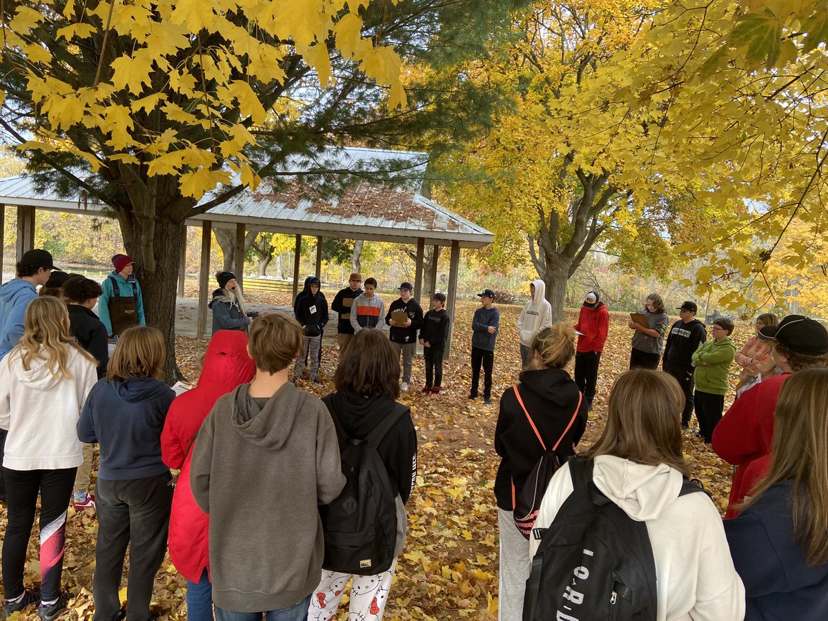 Thank you Melissa Levi and Myra Spillar @SCRCA_water for travelling to Dresden to lead Sydenham river inquiry activities with #SNC1W classes. Beautiful day of learning!