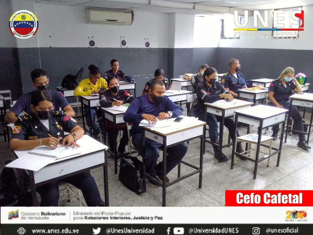 #VenezuelaTierraDePaz 🇻🇪 Se impartió la Unidad Acreditable TSU Bomberil Trayecto II Proceso II-2022. Clase: FOTOGRAFÍA. Docente: Lic. Manuel Sánchez, tema "El Manejo de la Fotografía en las Redes Sociales". Como parte del Contenido Curricular y de Evaluación. <a href="/lacamer/">GRAL LARRY CARRERA</a> @DttoUnes1