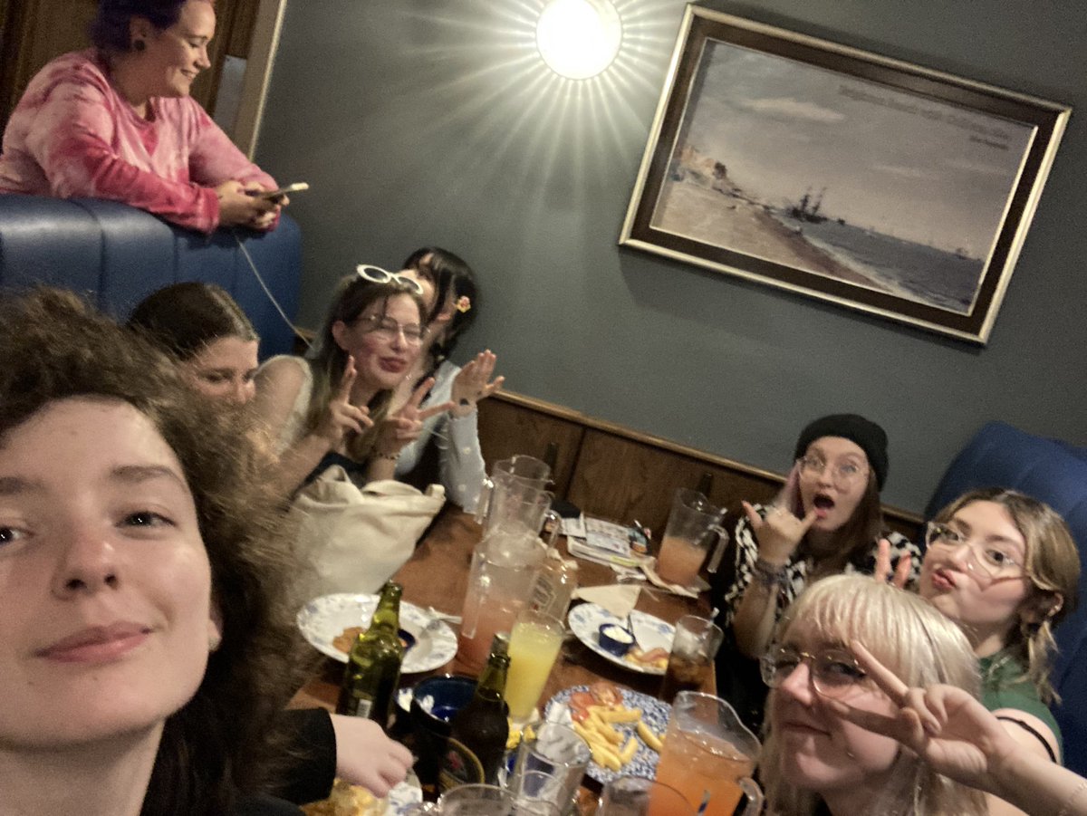 in a wetherspoons for the first time in my life @starjoyy @thelvjycat @jaylor_schwift @gowonIyone @meg_macaskill @stolenavery @shanchlouise @leyuhsno1fan @bandtrashk