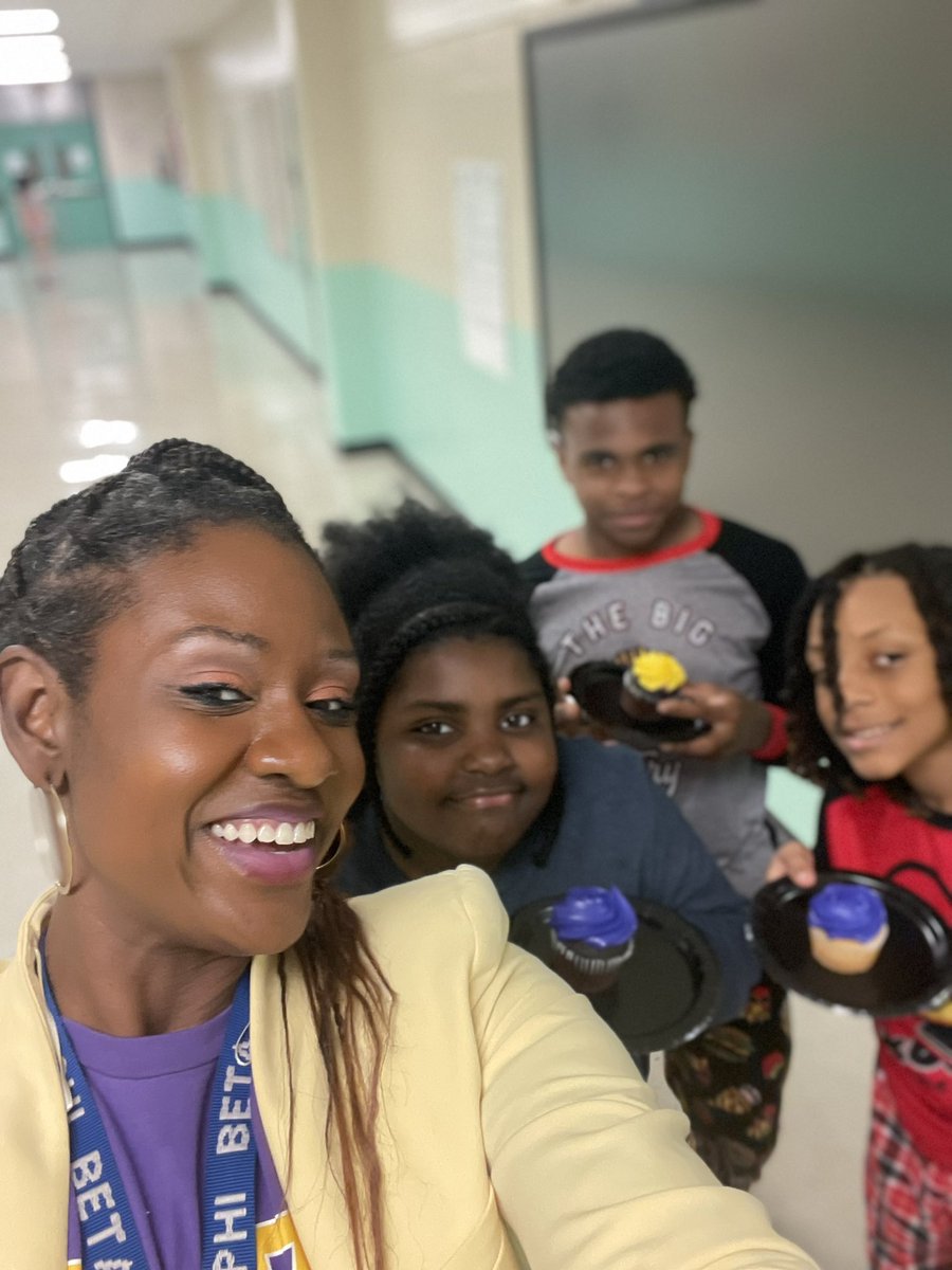 PrincipalReed_'s tweet photo. We are celebrating Homecoming Weekend and our 6th graders who made the honor roll!!!#Collegebound #VikingsengageTPA
#SetYourHomecomingOut💜💛📣
@flemingvikings @MrDevinAdams https://t.co/TKmPC1qbAr