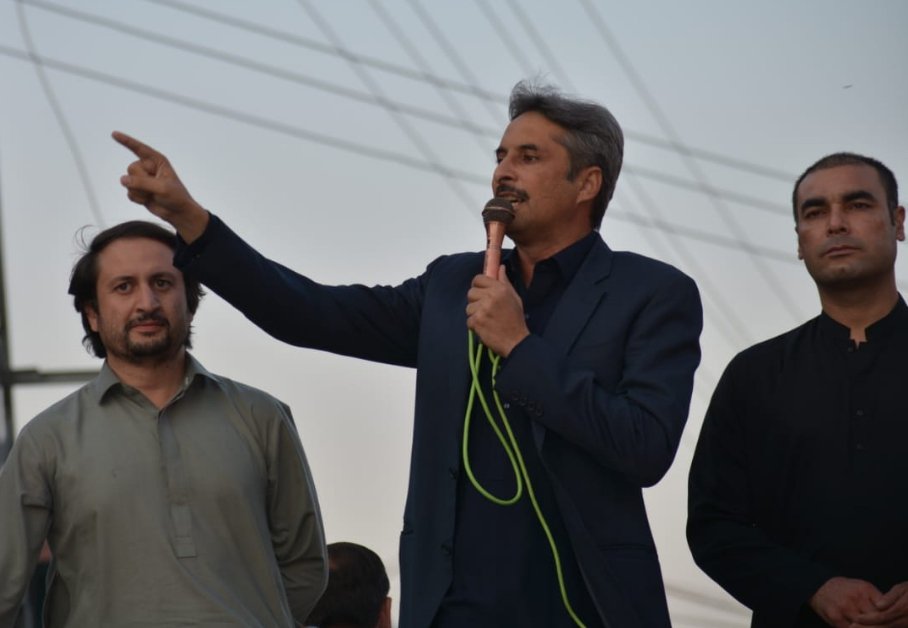 zohaibPlf's tweet photo. There were two Public Gathering one was for the #ChairofPower of #ImranNiazi
2nd one was for 25 Lak people of Swat #ProtestingForPeace ' feeling Proud that my party leaders #MPA @ahmadkundi ' @DrAmjadPPP & @MukhtarRazaKha1 were standing for Nobel cause of #Peace.
@BBhuttoZardari https://t.co/4FAi4e4aja
