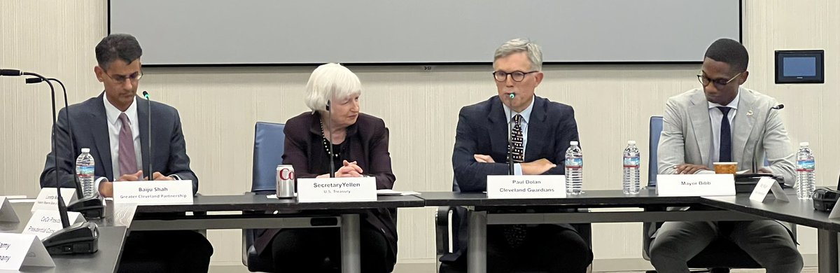 #Cleveland <a href="/GCPartnership/">Follow GCP @GreaterCLE</a> with <a href="/USTreasury/">Treasury Department</a> Secretary Janet Yellon.  Good discussion with Madam Secretary and @MayorBibb