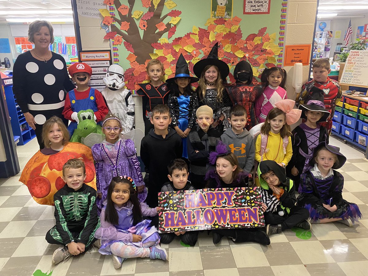 MrsHunterRoom7's tweet photo. We all thoroughly enjoyed the annual OPR Halloween Parade! 🎃 Creepy, creative, elegant, funny, scary, heroic costumes!  The first grade teachers had “double” the fun! 😉 @oprschool https://t.co/DFezZo8M2h