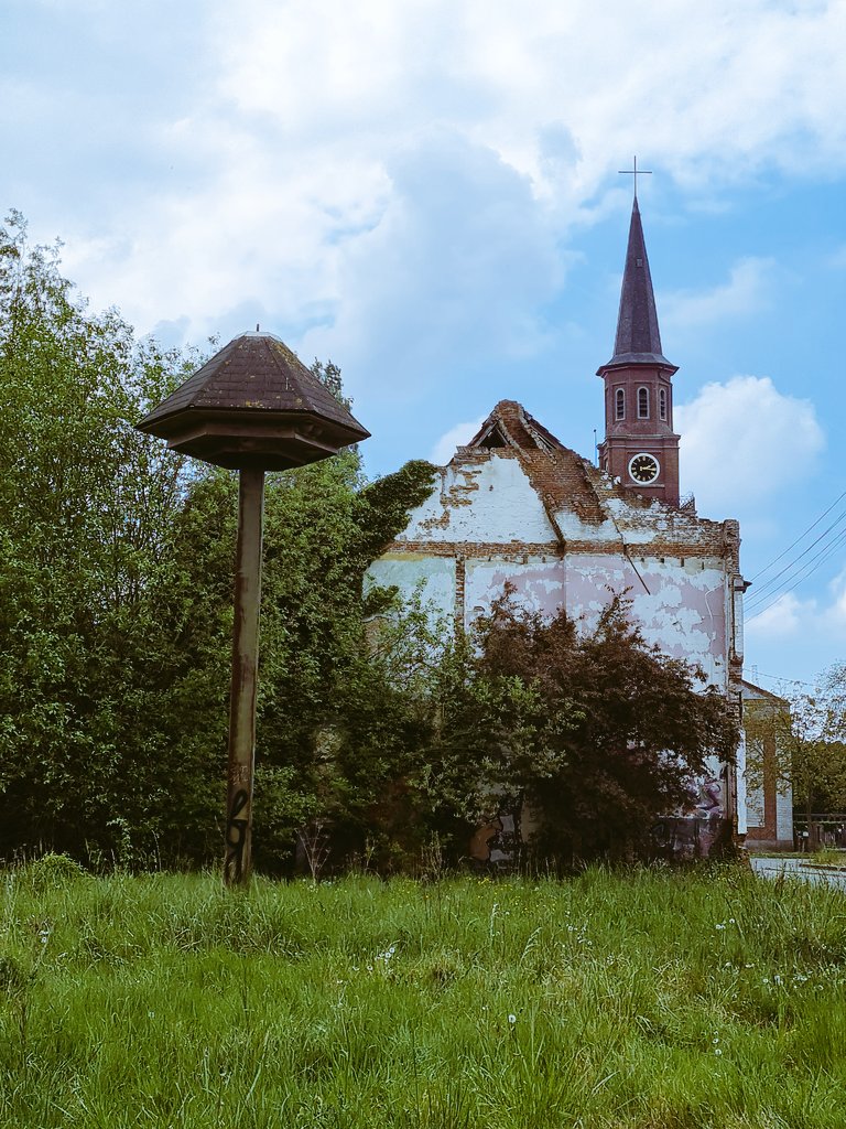 AnitaPeeters's tweet photo. #fotochallenge #fot_O_ktober #tijd @jolandabrwr #Doel #spookstad #Vlaanderen waar de tijd stil is blijven staan toen de mensen er moesten vertrekken! Uiteindelijk 'zonder' #doel https://t.co/vCAt2mBP2l
