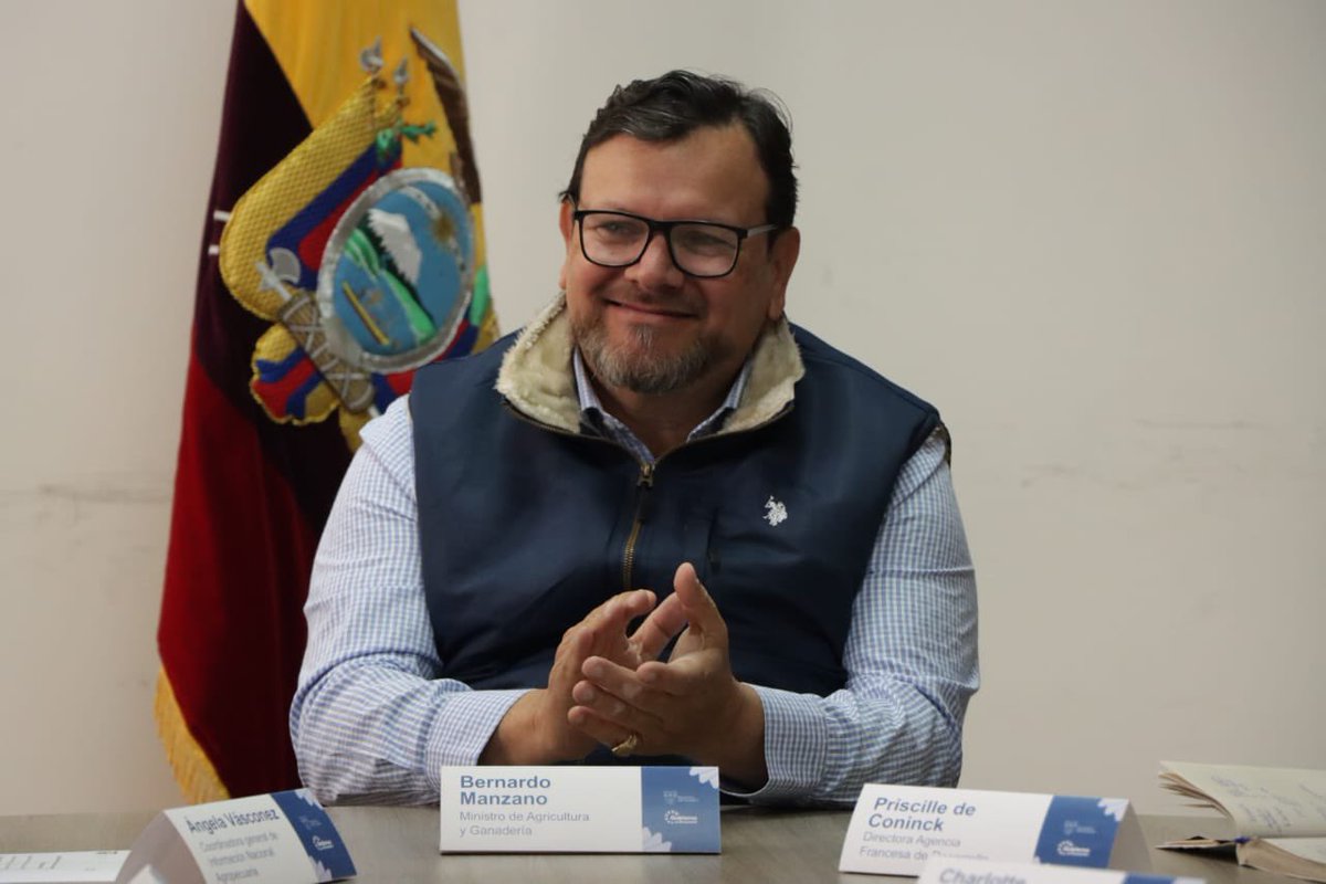 AgriculturaEc's tweet photo. Junto con la cooperación de autoridades sectoriales, se realizaron:
🎓 Capacitaciones 
🔎 Control de calidad
📈 Actualizaciones
🤝 Socializaciones https://t.co/IWwkjuA77K