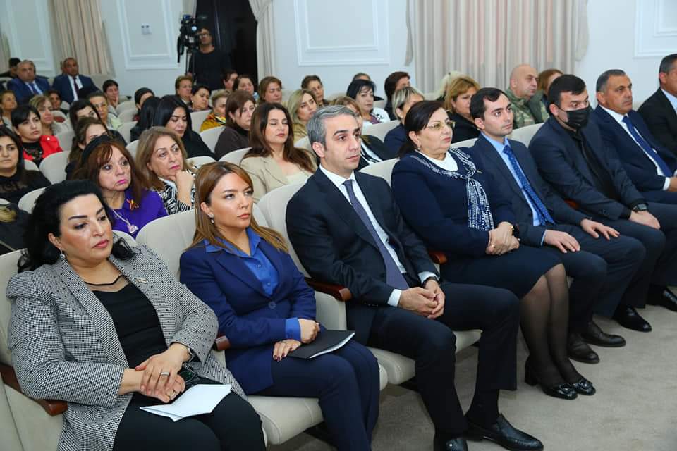 ElnuraC's tweet photo. "Müharibə cinayətləri: Mülki şəxslərə hücum” adlı konfrans keçirilib.
#QhtAgentliyi #NgoAgency #ArmenianAgression #StopArmenianTerrorism
#ArmenianWarCrimes #BardaCity #Bərdəterroru https://t.co/xfBYWQePP8