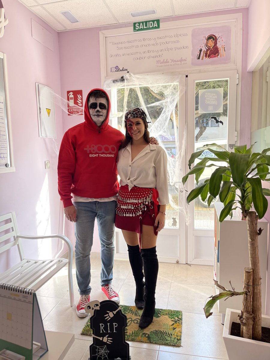 AccionEstudios's tweet photo. Si toca Halloween…pues tenemos Halloween en  Accion Estudios.
💀💀🎃🎃🎃🏴‍☠️🏴‍☠️🏴‍☠️ https://t.co/XEnUuIfUCe