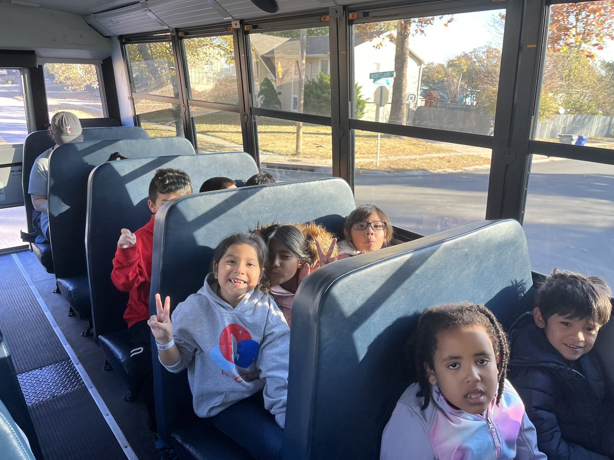 stevieborn's tweet photo. Our trip to the pumpkin patch was a success today! Thank you @GieringersFarm for a great time, our students had โthe best day ever!โ #pumpkins #OPSfortheirfuture #RRcommUNITY https://t.co/YRYAaFzbME