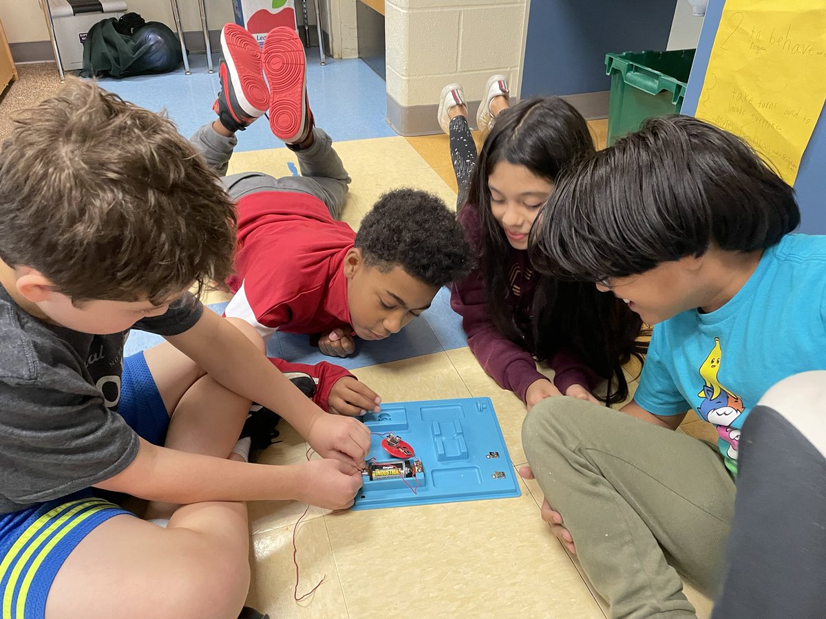 gartinsgroup's tweet photo. Today we experimented with circuit boards during our science time 🔋💡⚡️My fourth graders were incredibly engaged, supportive, and hardworking during this challenge! @TurnerCreekES #DaretoCare #ScienceGroups https://t.co/QQDB4ELOvs
