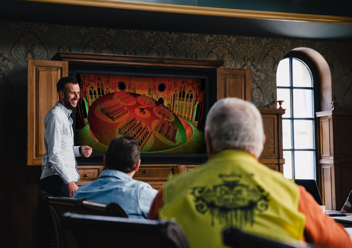Efteling's tweet image. Lees en zie alles over de nieuwe attractie Danse Macabre! Engineer Technisch Ontwerp, Remco van Hoek, vertelt wat je te wachten staat in de nieuwe attractie. "Bezoekers zullen griezelen en dansen op de muziek van Danse Macabre."  
Lees hier meer 👉 bit.ly/3U5yccR