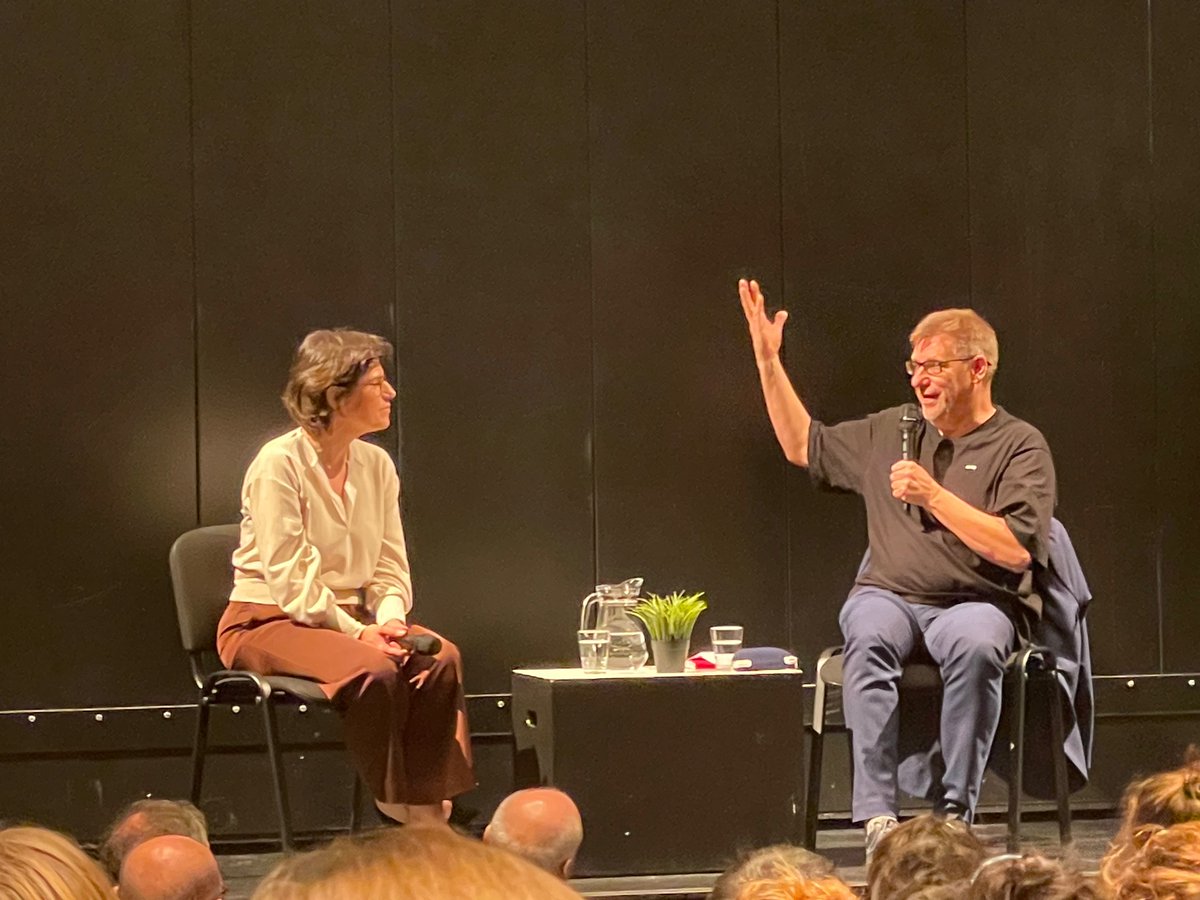 Michaeldcock's tweet photo. ‘Een lichtpuntje : De toestand is dramatisch maar het levert wel fantastische kunst op.’ Aldus @FilipRogiers @TinneVdS over
#dezaakshell @KVSbrussels
#anoeknuyens #rebekkadewit https://t.co/t3yvZ5JUy3