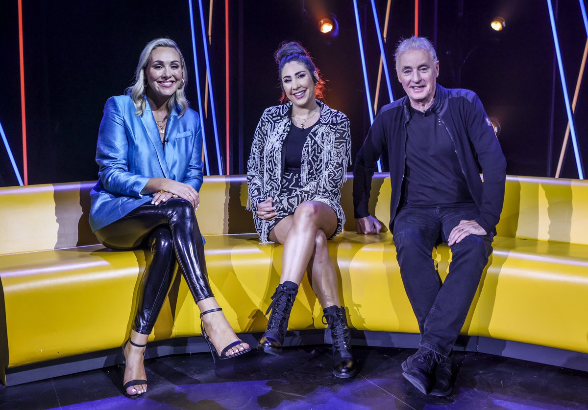 Tune in to @RTEOne Monday night at 9:30 to join @TracyClifford and our lovely panel @thisisruthanne and @davefanning to countdown the top 20 shows on #ultimateirishplaylist 🎶