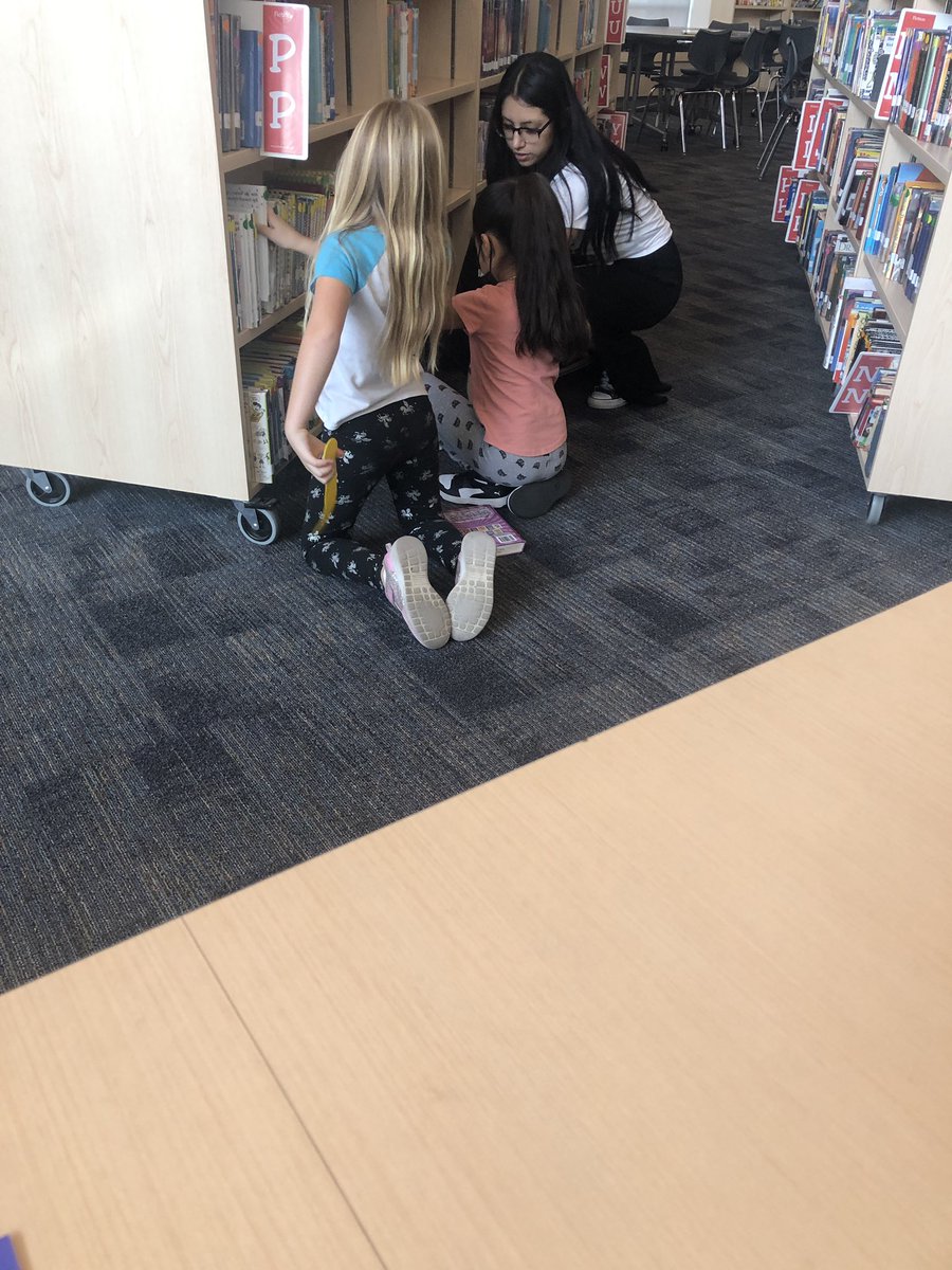 MJC1976's tweet photo. It’s serious business looking for library books, even on Friday! #FairviewPanther @FairviewPanther #library #books #fsusd https://t.co/tz0QBnXzk2