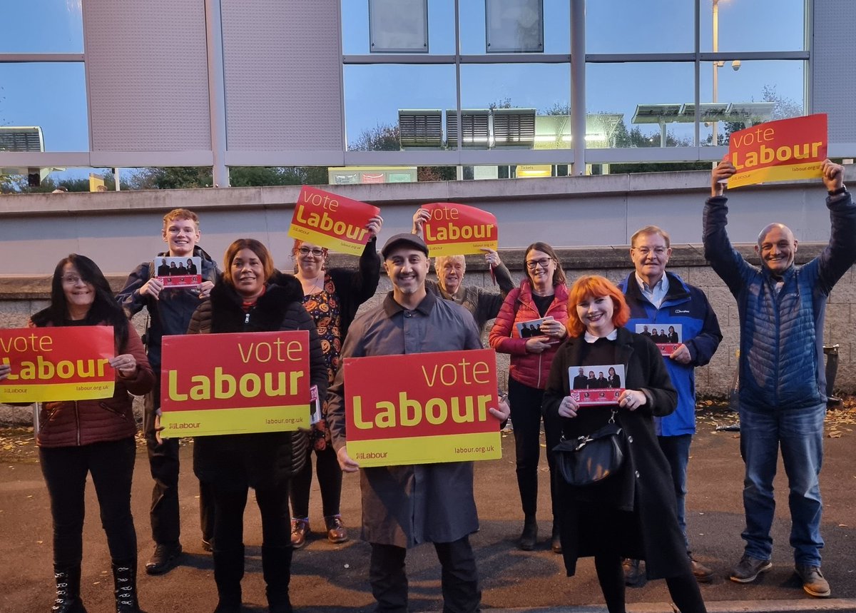 A great turnout this evening in #AncoatsAndBeswick! People are furious about how the Tories have crashed our economy, and now they want working people to pay for it! They want a Labour Government 🌹 #LabourDoorstep
