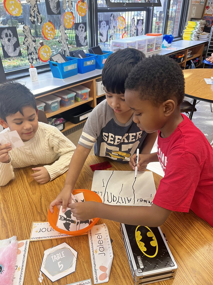 MsRoach_Kinder's tweet photo. It was a 🦇BATTY DAY 🦇 in room 29! After reading “There Was An Old Lady Who Swallowed a Bat” we sequenced the events, compared batty numbers in a game with our friends, and made our own bats! @WillowRoadVS13 @VS13UFSD https://t.co/QiusywwCIO
